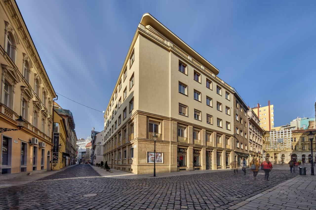 Pikachu'S Gallery - Historical Old Town Bratislava Bagian luar foto