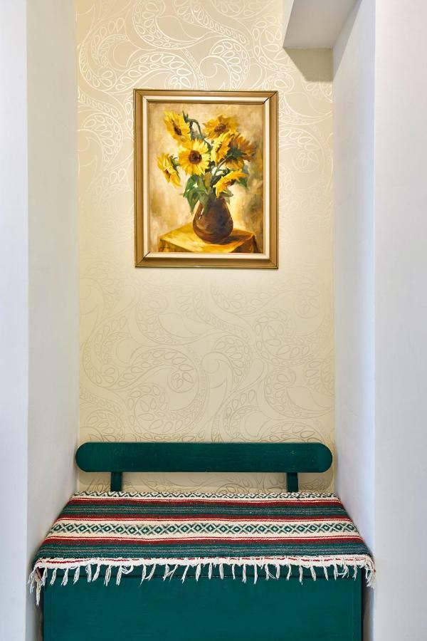 Pikachu'S Gallery - Historical Old Town Bratislava Bagian luar foto