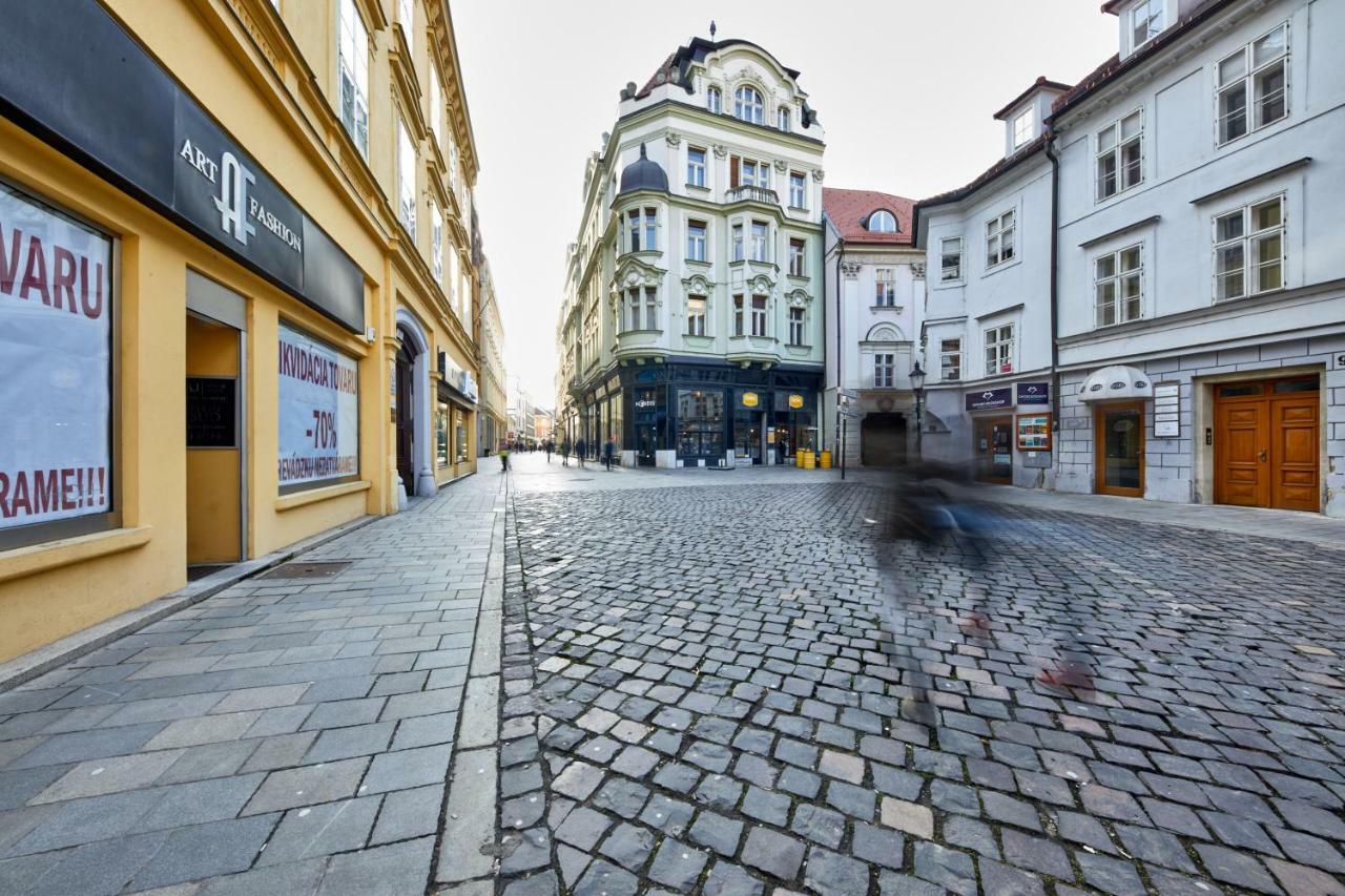 Pikachu'S Gallery - Historical Old Town Bratislava Bagian luar foto