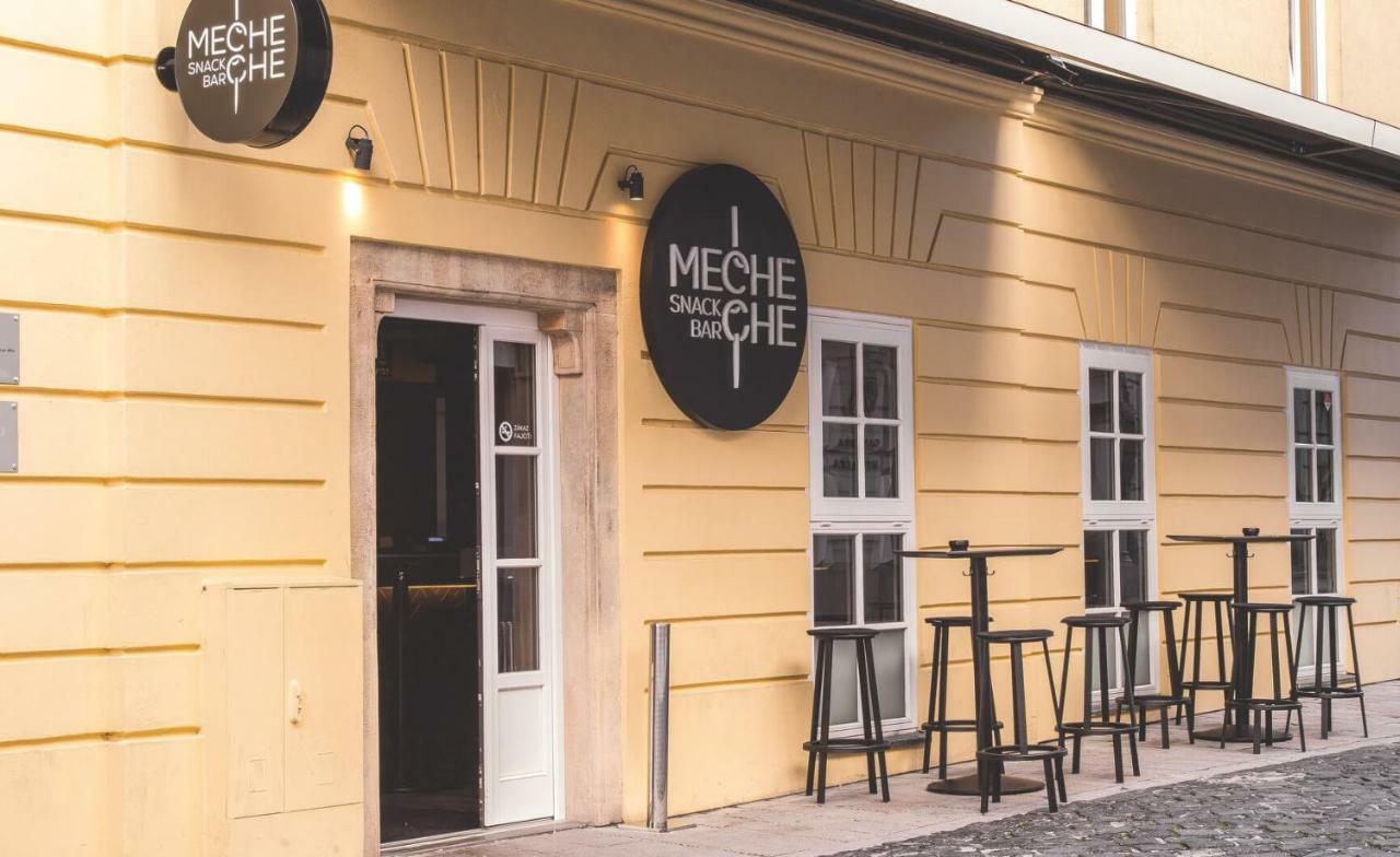 Pikachu'S Gallery - Historical Old Town Bratislava Bagian luar foto